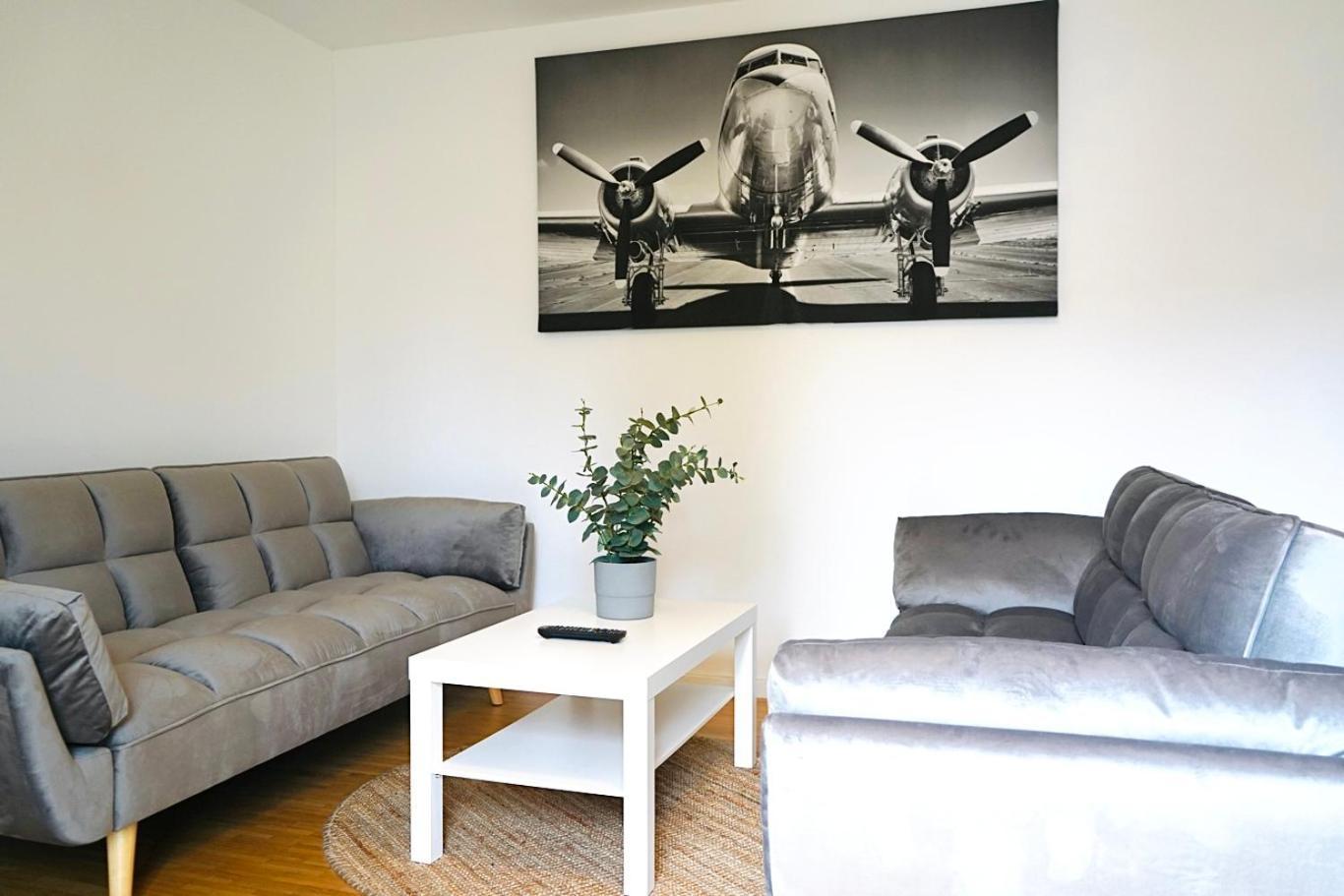 Stilvolles Apartment In Stadtnaehe-Parkplatz- 4 Personen- Balkon Wolfsburg Exterior foto